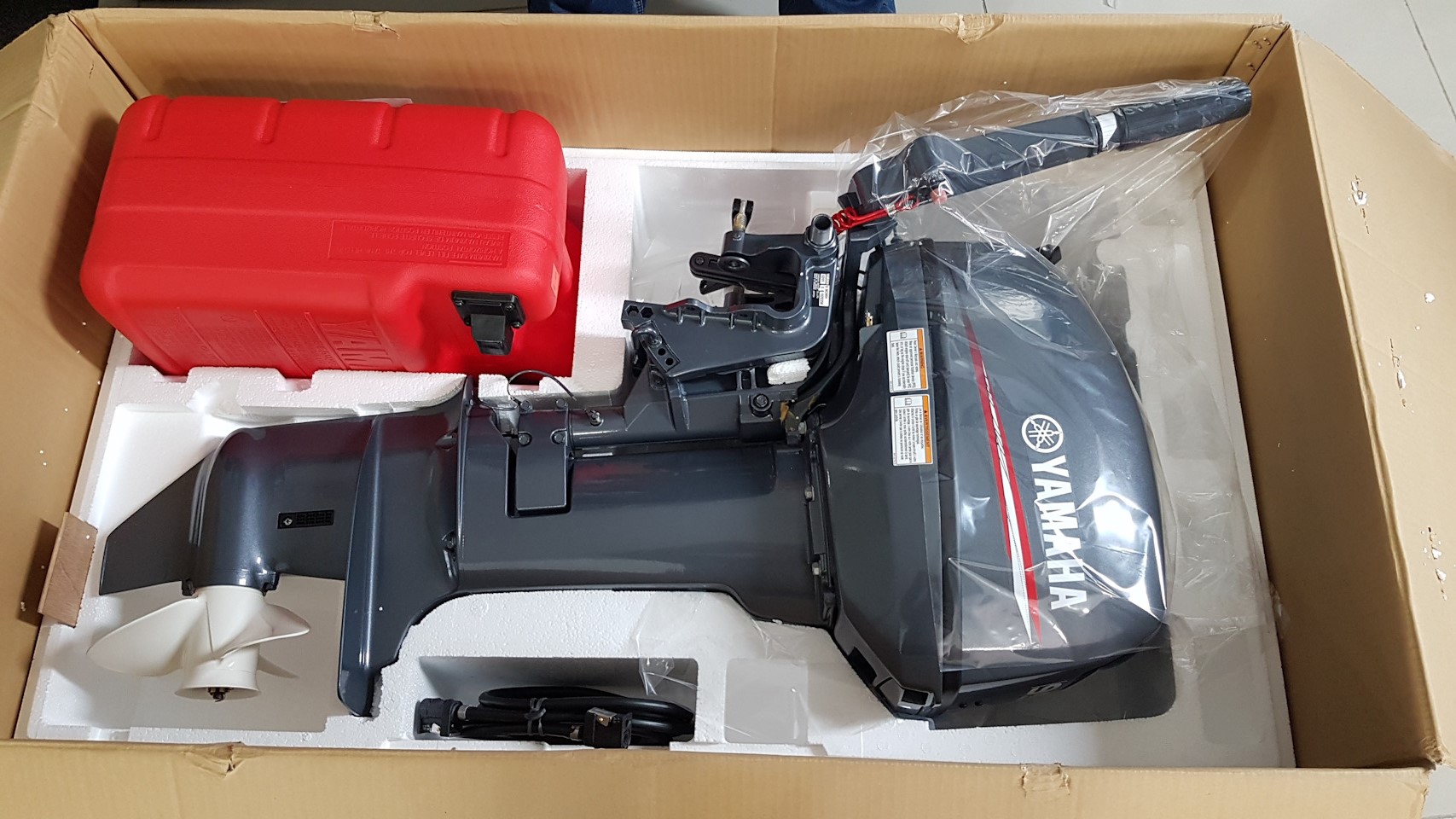 9.9 hp outboard motor